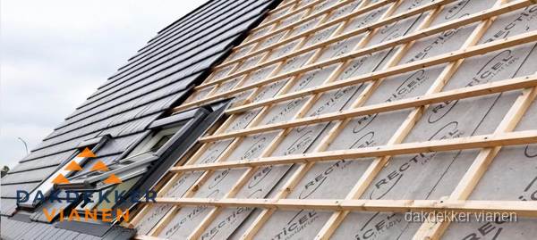 Plat dak vervangen met nieuwe OSB-ondergrond en bitumenrol in Vianen Plat dak vervangen met nieuwe OSB-ondergrond en bitumenrol in Vianen